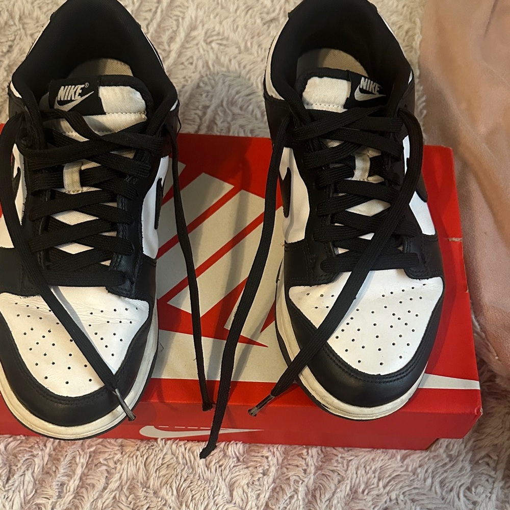 Nike Men's Black and White Sneakers